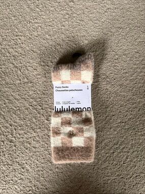 lululemon athletica Fuzzy Checkered Socks in Beige and Cream